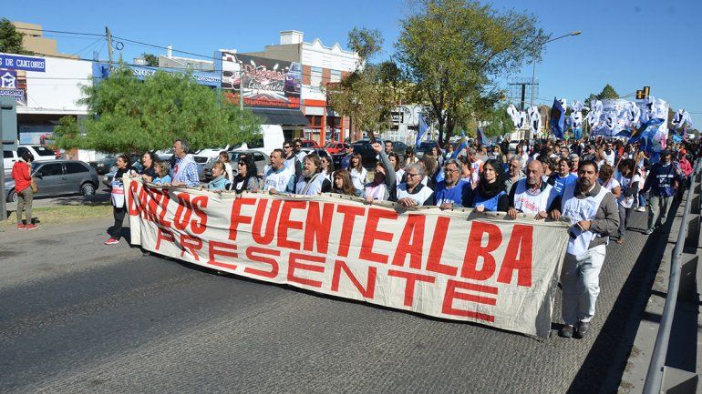 Una multitud marchó en Neuquén a 12 años del asesinato de Carlos Fuentealba