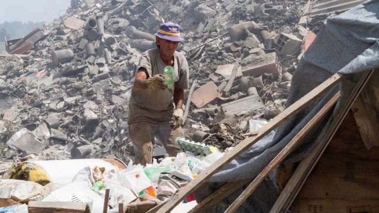 Cientos de personas viven de recolectar desechos vendibles.