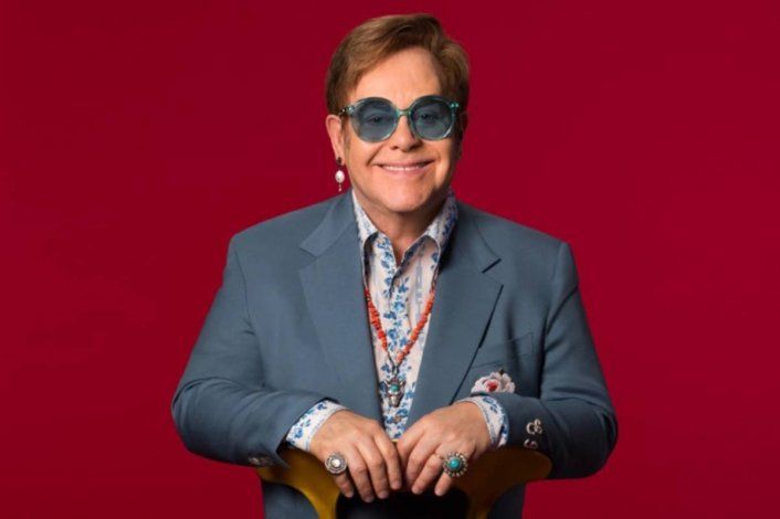 Elton John sufrió un accidente en su casa