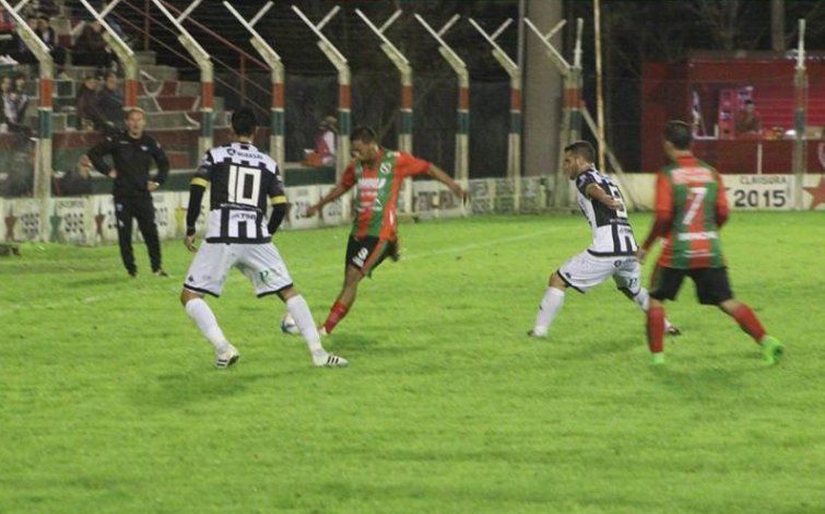 Cipo no se trae nada de Las Parejas: 0-2 y un expulsado