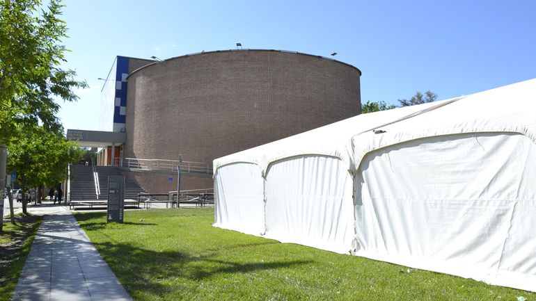 El CCC ya instaló las carpas donde se instalarán los puestos libreros y las actividades culturales.