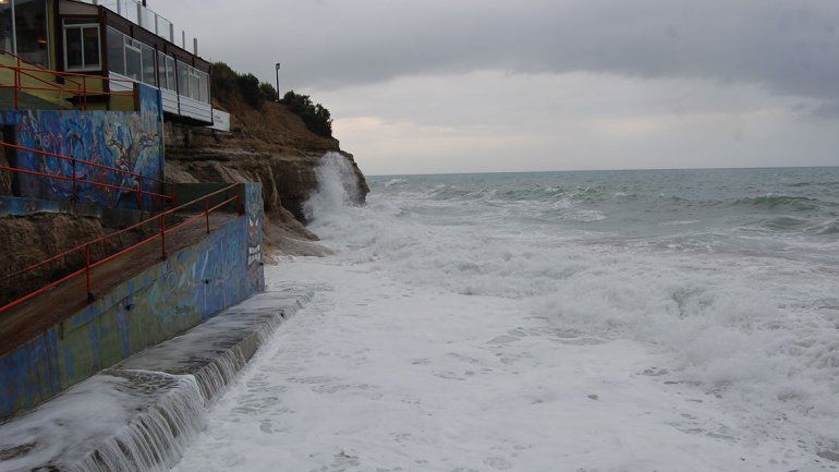 La lluvia obligó a buscar un plan B en Las Grutas