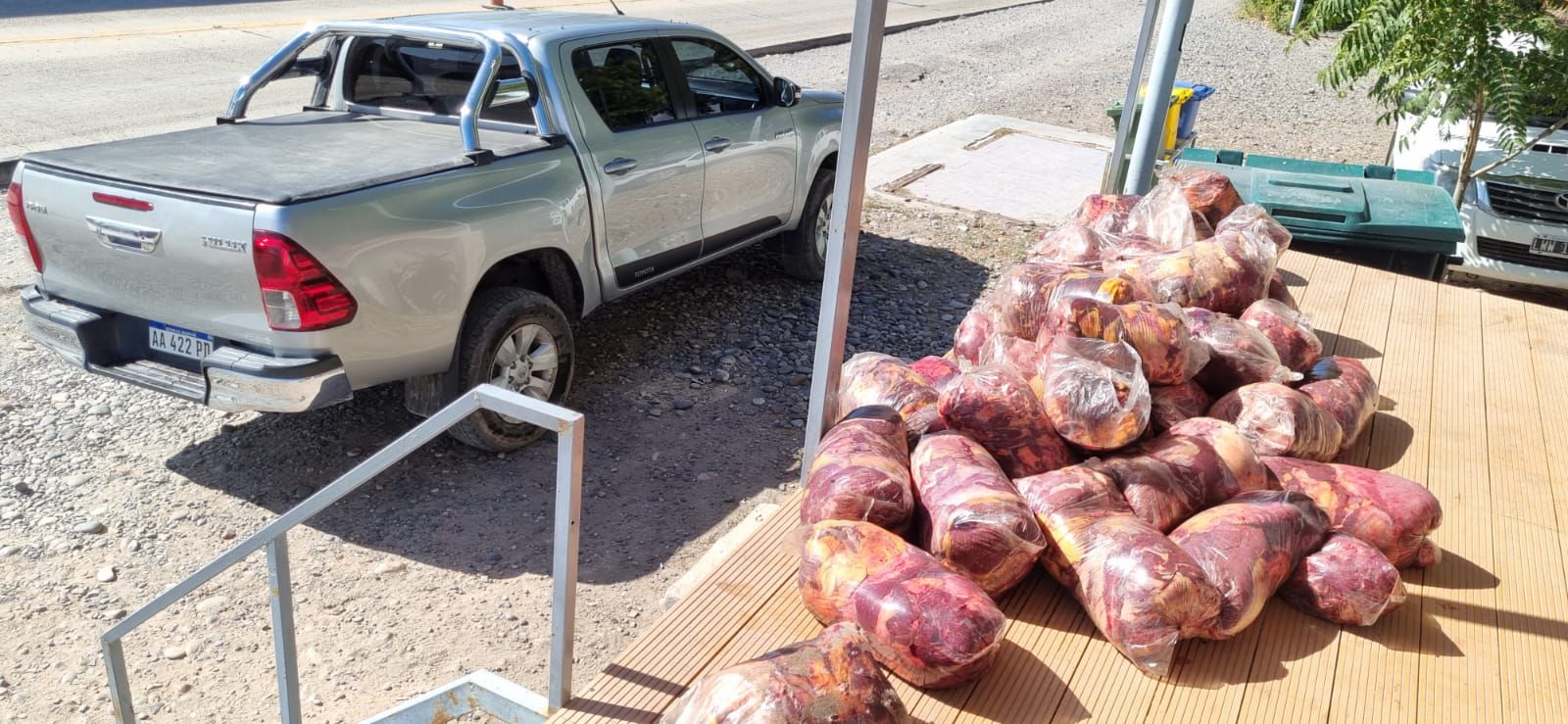 La camioneta con 390 kilogramos de carne equina y bovina que se dirigía hacia la localidad rionegrina de Catriel.&nbsp;