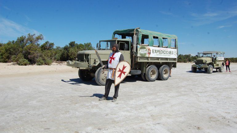 El paseo dura unas diez horas y convoca a los curiosos. Además de historias