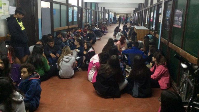 Por la falta de calefacción, hoy protestó el CEM 5