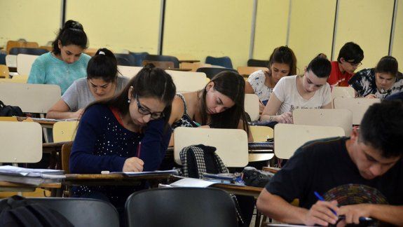 Hay más mujeres que hombres entre los graduados de la UNCo