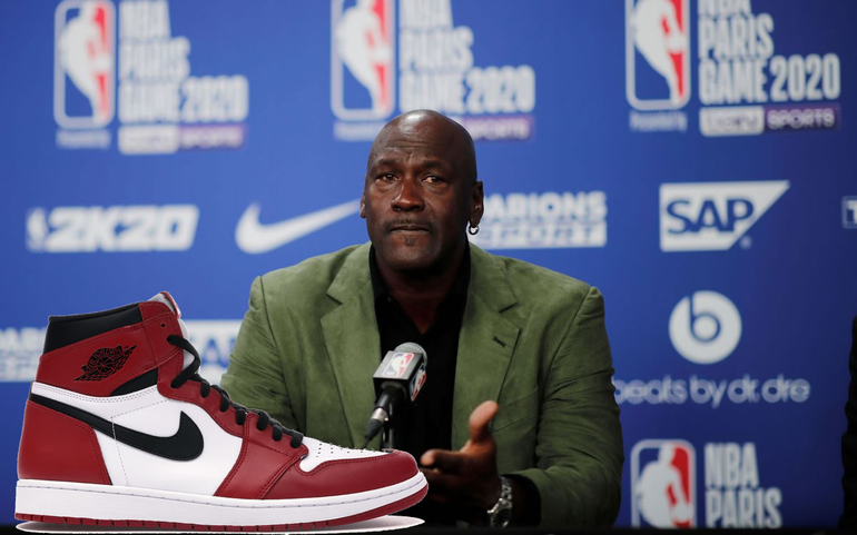 La increíble fortuna que pagó por las primeras zapatillas de Jordan