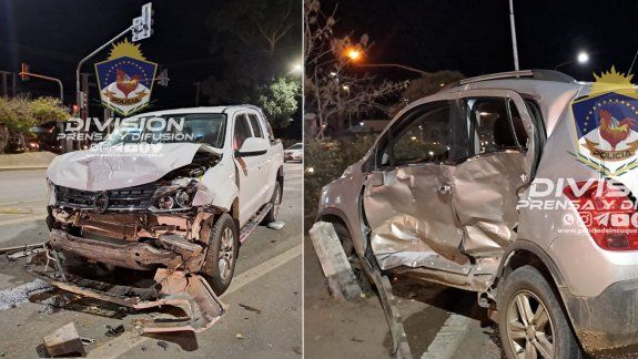 Cruzó en rojo y ocasionó un choque: dos heridos