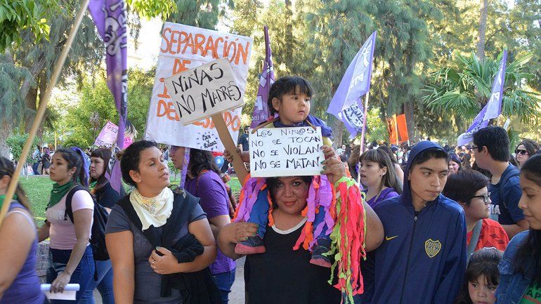 Las fotos de la multitudinaria marcha de mujeres cipoleñas por el #8M 