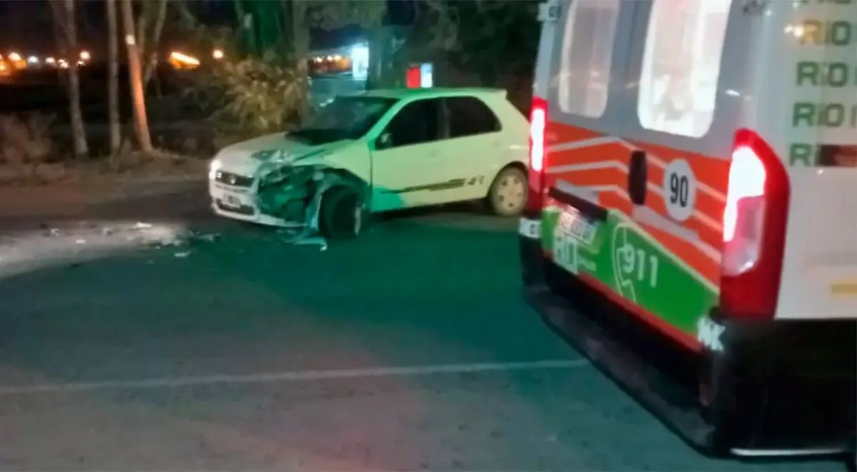 Así quedó uno de los autos que intervino en el choque.