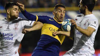 a boca le falto claridad y no pudo con huracan en el debut