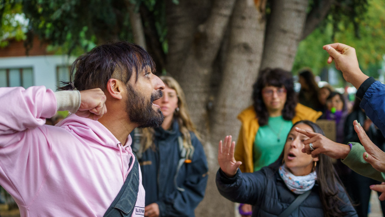 Quién es el agresor de las mujeres que marcharon en San Martín de los Andes