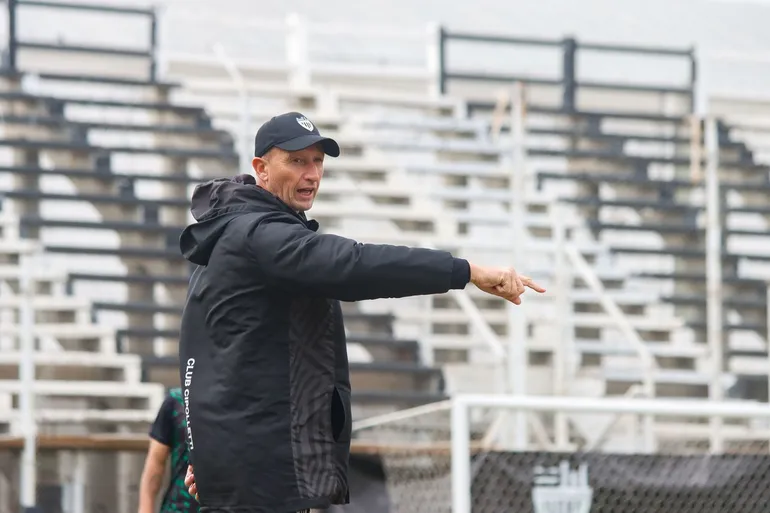 Gabriel Nasta, el técnico que llega a esta serie invicto. Foto Anahí Cárdena.