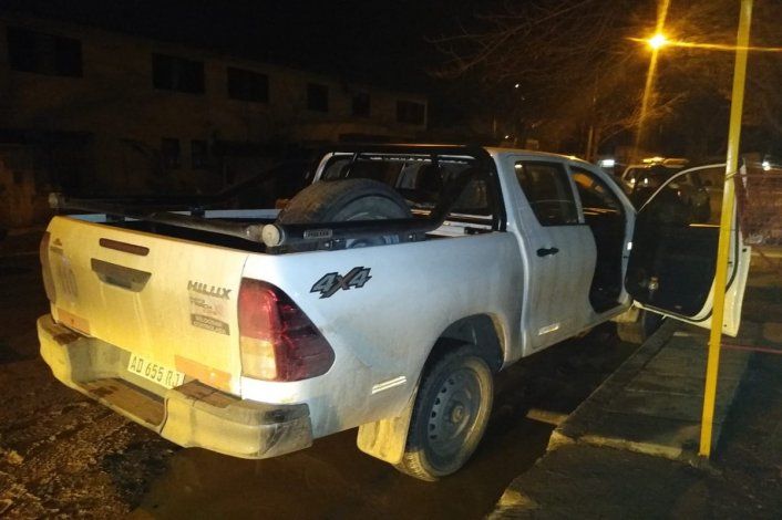 Ladrón se atrincheró en una camioneta en las 1200 Viviendas