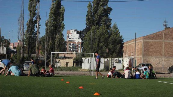 Cipolletti: los predios de fútbol buscan la forma de reabrir