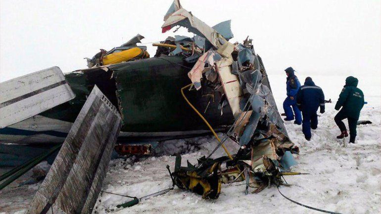 Un avión con 71 pasajeros a bordo se estrelló en Moscú