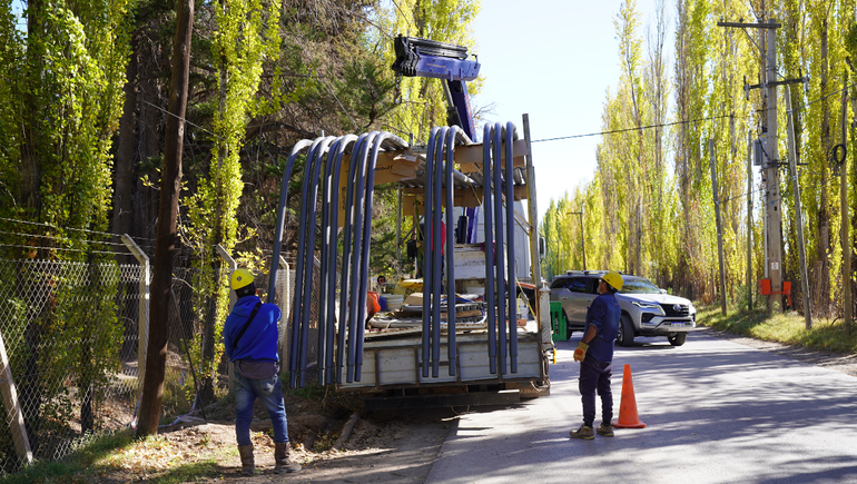 Los trabajos de recambio de luminarias led en la calle San Luis está próxima a culminar.