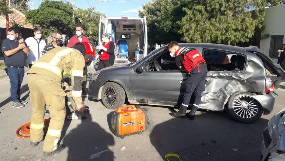 Triple choque en una esquina de Cipolletti
