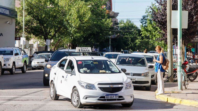 Intensificarán los controles de taxistas neuquinos y truchos