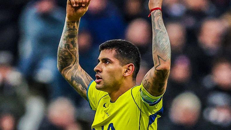 El Cuti Romero metió un gol agónico de chilena y festejó con el topo gigio.