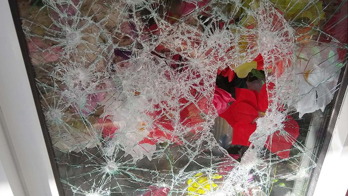 Denuncian destrozos en el cementerio de Fernández Oro