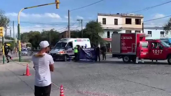 Una nena de 4 años murió atropellada luego de caer a la calle desde el auto