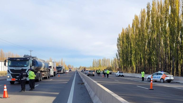 La Policía Caminera realizó un megaoperativo en Ruta 22.