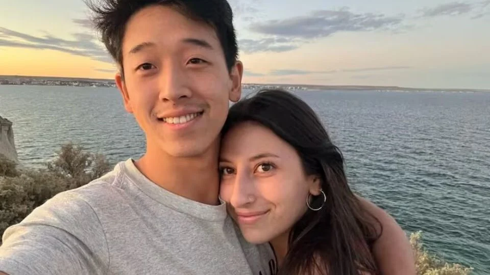Martín Ku y su novia