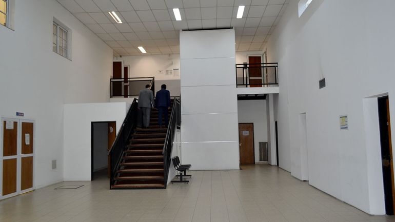 La agresión ocurrió en una casa de Fernández Oro, y la audiencia de formulación de cargos se realizó en los tribunales de Cipolletti.  La agresión ocurrió en una casa de Fernández Oro, y la audiencia de formulación de cargos se realizó en los tribunales de Cipolletti.