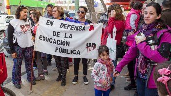 docentes cipolenos reclamaron contra la quita de la zona austral en la patagonia