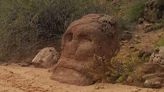 Una roca de la Margen Sur llama la atención de cientos de aventureros