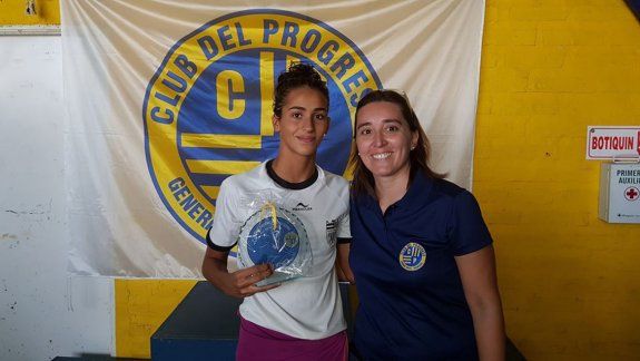 Lola Cantera, nuevamente figura en el provincial de natación.