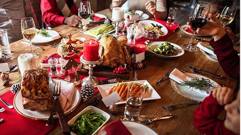 Mayonesa, ensalada de frutas y alcohol, lo más peligroso durante las Fiestas