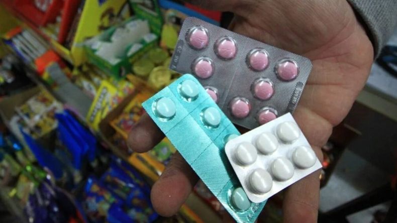 Prohíben la venta de varios medicamentos fuera de las farmacias