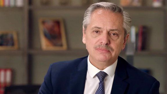 Alberto Fernández visita Bariloche para el traslado del nuevo satélite