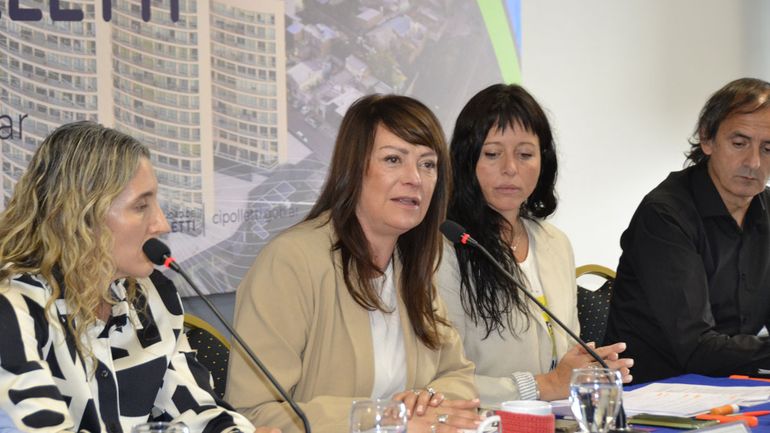 Álvarez adelantó que la primera semana de marzo, comenzarán a funcionar las comisiones con sus nuevas autoridades. Álvarez adelantó que la primera semana de marzo, comenzarán a funcionar las comisiones con sus nuevas autoridades.