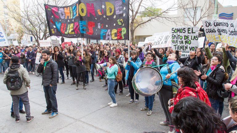 Estudiantes se movilizaron al Municipio para exigir más seguridad.&nbsp;