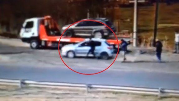 Cinco Saltos: intentó escapar de un control y arrastró a un policía