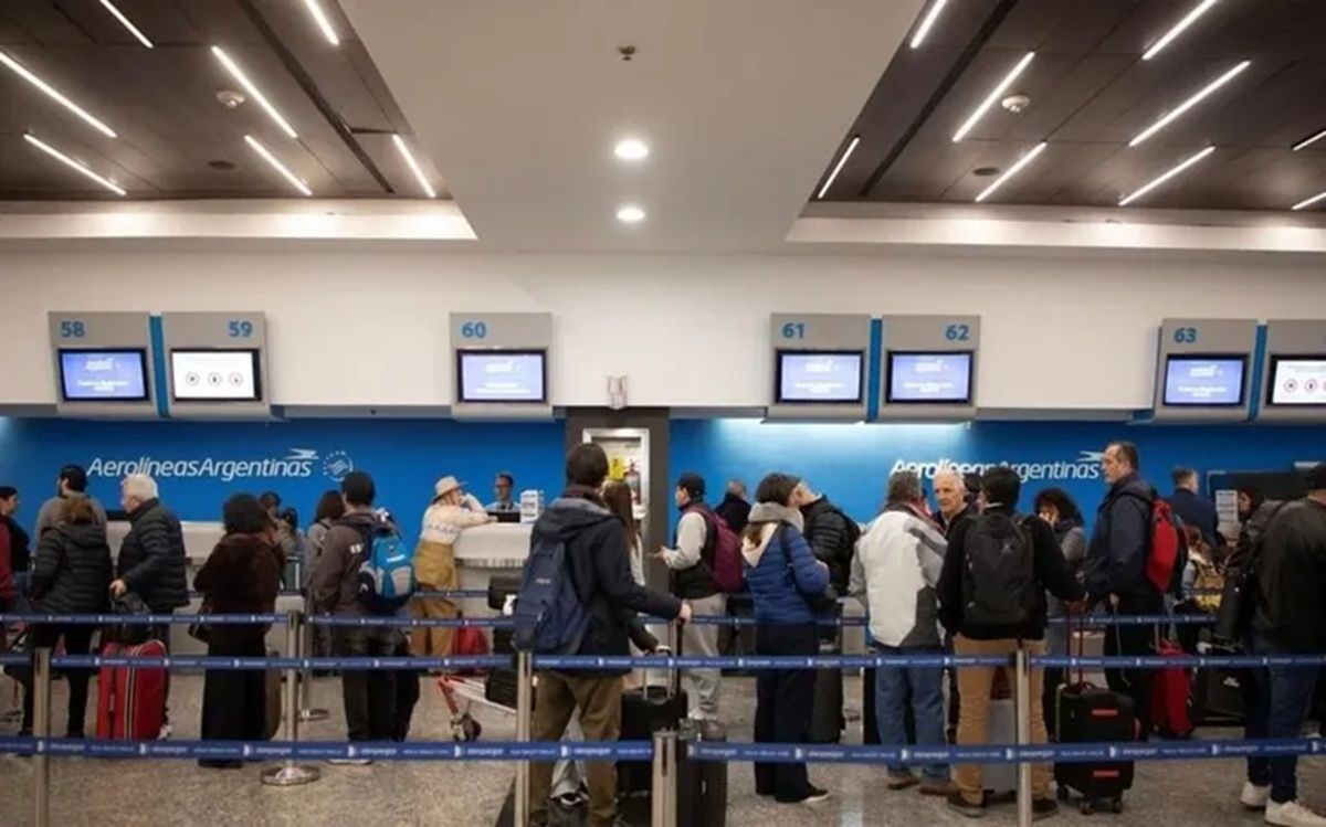 Paro de aeronáuticos: los días y horarios que afectarán los vuelos en todo el país