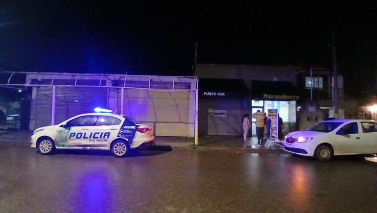 La Policía concurrió al lugar tras el aviso de vecinos y atrapó a los dos boqueteros en las inmediaciones.&nbsp;