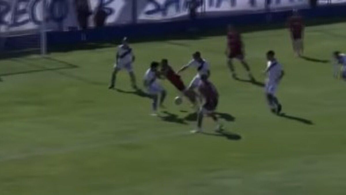 Insólito penal de Brown de Puerto Madryn a Círculo Deportivo.