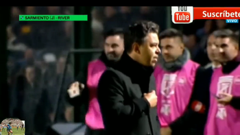 ¡esta en todo! gallardo noto que alvarez tenia frio y pidio que le busquen una campera