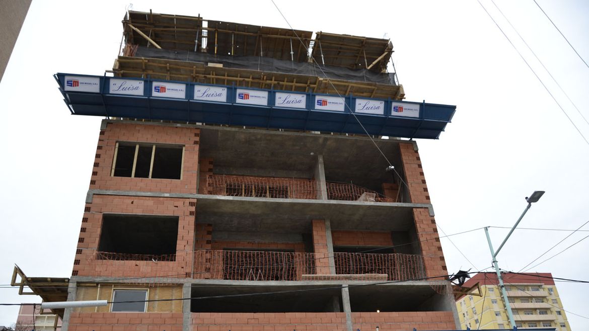 La ciudad cuenta con 17 edificios en construcción en distintos puntos. | LMCipolletti.com La ciudad cuenta con 17 edificios en construcción en distintos puntos.