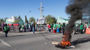 tras cinco horas de corte total, el gremio ate levanto el bloqueo en los puentes carreteros