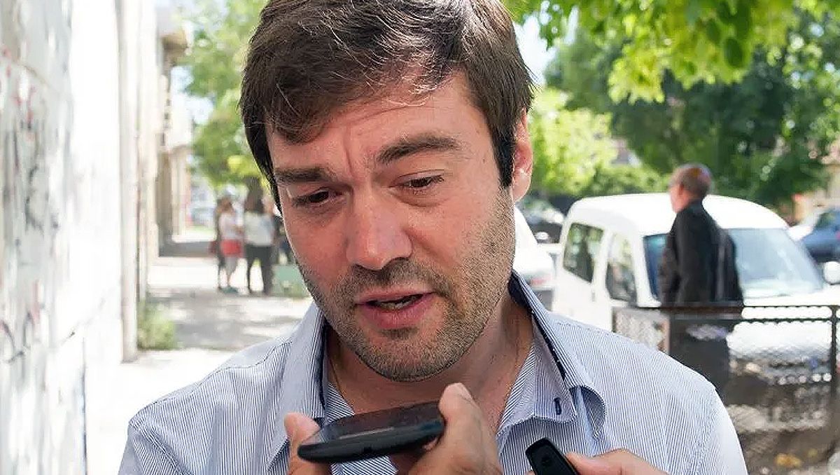 Investigarán a Lavin por irregularidades con un desembolso millonario
