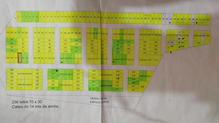 El plano que exhibían para la venta de terrenos en Fernández Oro.