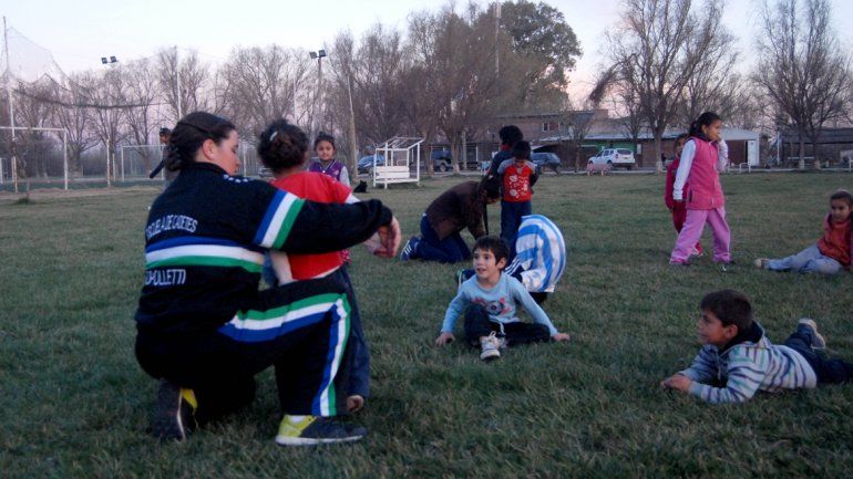 Varios policías del Mapu desarrollan una importante tarea solidaria.