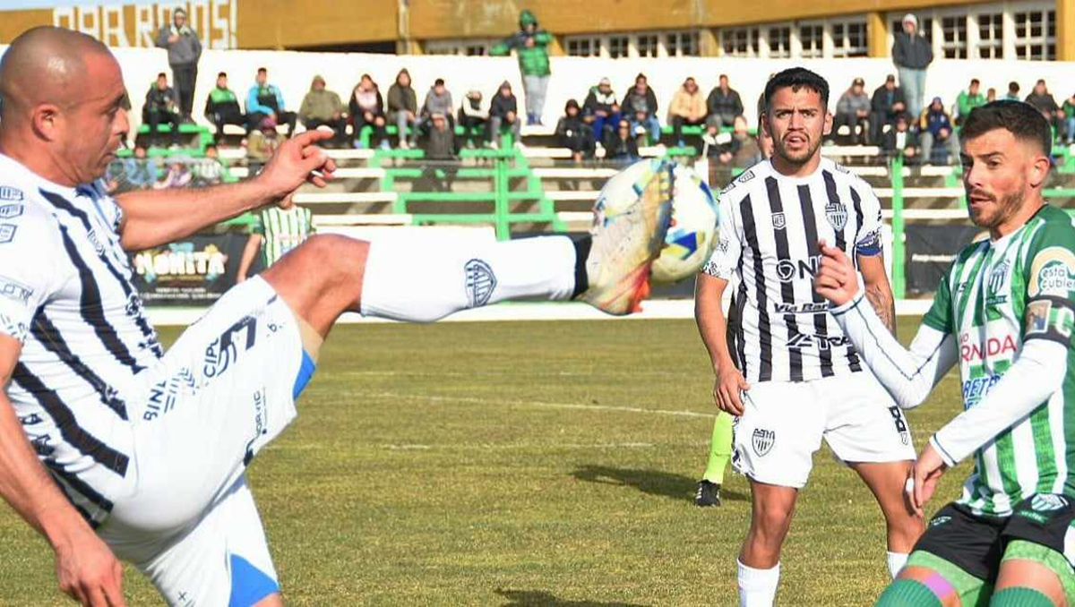 Cipolletti igualó sin goles con Germinal en Rawson en una tarde de mucho viento. Fotos: gentileza Diario Jornada