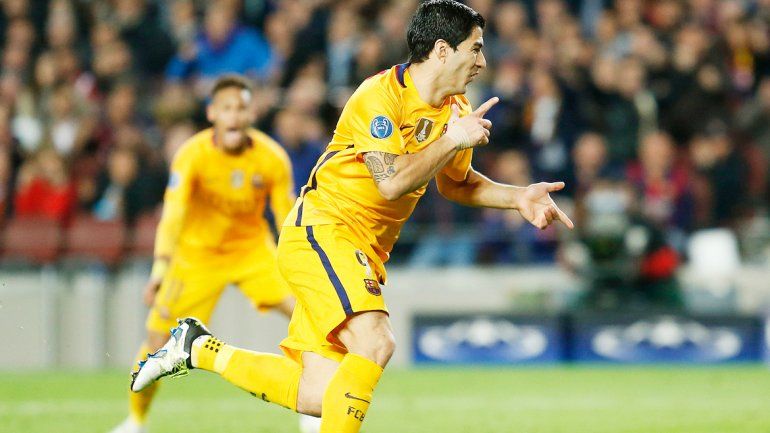 Suárez fue otra vez el héroe del Barcelona para dar vuelta el partido. 