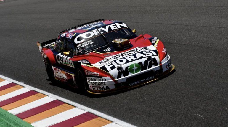Manu Urcera ganó la serie y larga primero en la final del TC